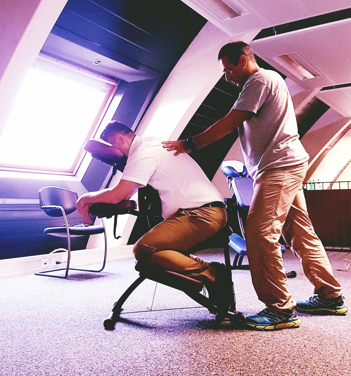 Massage assis en entreprise / Santé Holistique sàrl, Posieux / Suisse